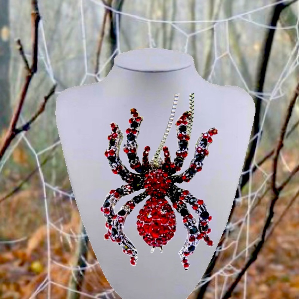 SPOOKY 3D CRYSTAL ENAMEL NECKLACE - Picture 3 of 4